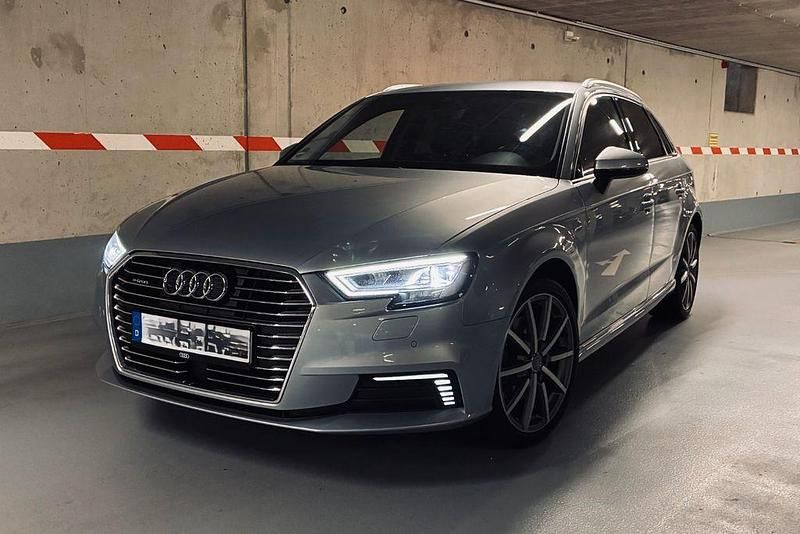Silber Gebraucht 2020 Audi A3 e-tron Sport Kleinwagen | 20.399 € (Guter Preis) - Bild 1/4