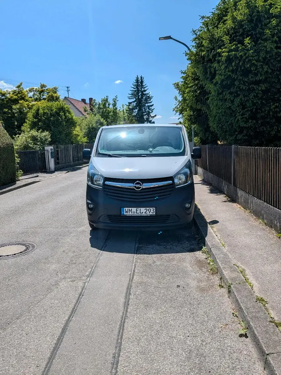 Gebraucht Opel Vivaro 145 PS (106 kW) 2018 Weiß Van / Kleinbus