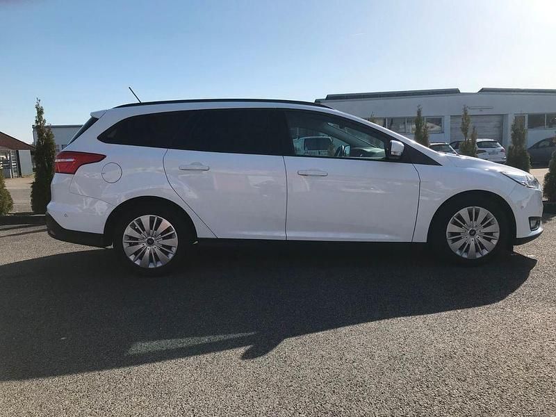 Gebraucht Ford Focus 125 PS (91 kW) 2017 Weiß Limousine