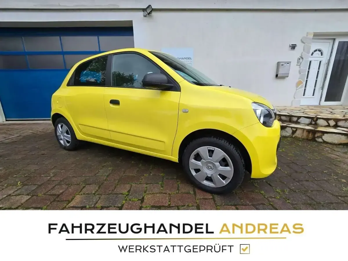 Gebraucht Renault Twingo Life 69 PS (50 kW) 2016 Hellgelb Kleinwagen