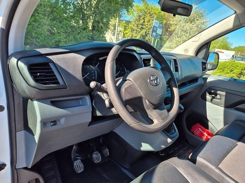 Gebraucht Toyota Proace 120 PS (88 kW) 2021 Weiß Van / Kleinbus
