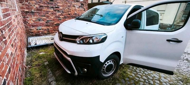 Gebraucht Toyota Proace 144 PS (105 kW) 2022 Weiß Van / Kleinbus
