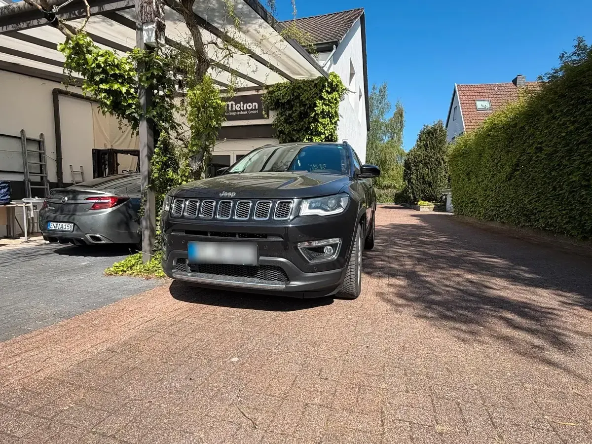 Gebraucht Jeep Compass Limited 150 PS (110 kW) 2021 Schwarz SUV