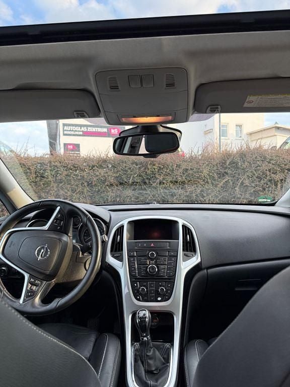 Gebraucht Opel Astra Edition 200 PS (147 kW) 2010 Schwarz Limousine