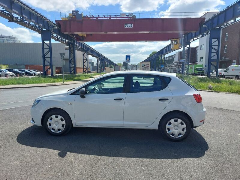 Weiß Gebraucht 2016 Seat Ibiza Reference Limousine | 6.690 € (Guter Preis) - Bild 1/4