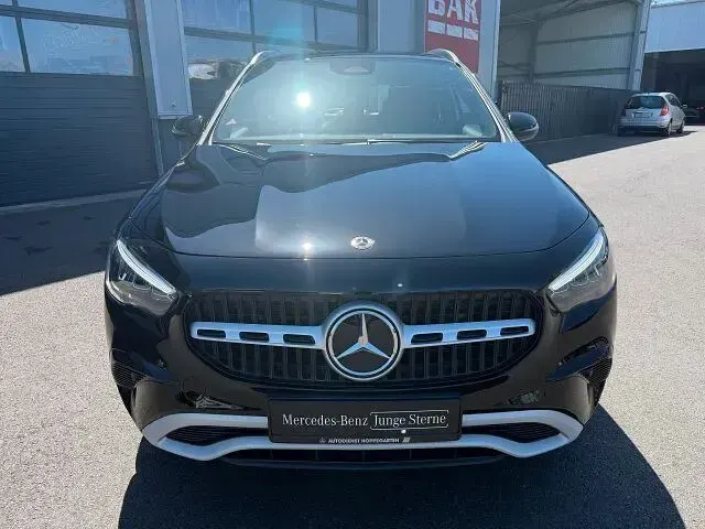 Gebraucht Mercedes GLA200 163 PS (119 kW) 2024 Nachtschwarz SUV