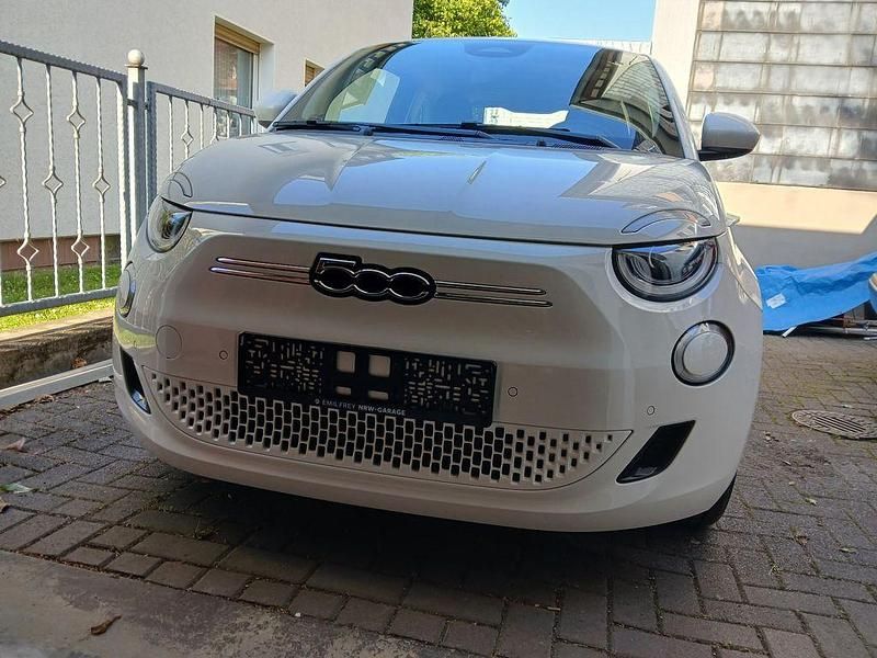 Weiß Neu 2025 Fiat 500e Icon Limousine | 27.500 € (Superpreis) - Bild 1/4