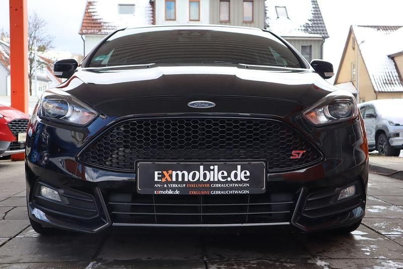 Gebraucht Ford Focus Sport 250 PS (183 kW) 2017 Schwarz Limousine