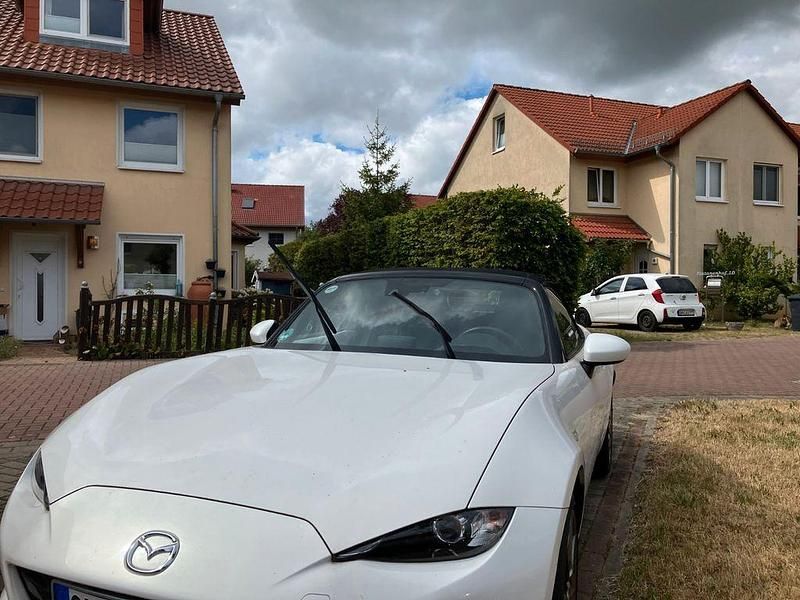 Weiß Gebraucht 2017 Mazda MX5 Sports-Line Cabrio | 21.150 € (Fairer Preis) - Bild 1/2