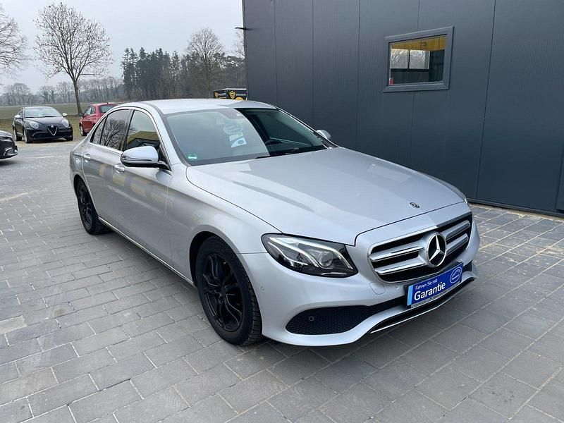 Gebraucht Mercedes E220 Avantgarde 194 PS (142 kW) 2016 Silber Limousine