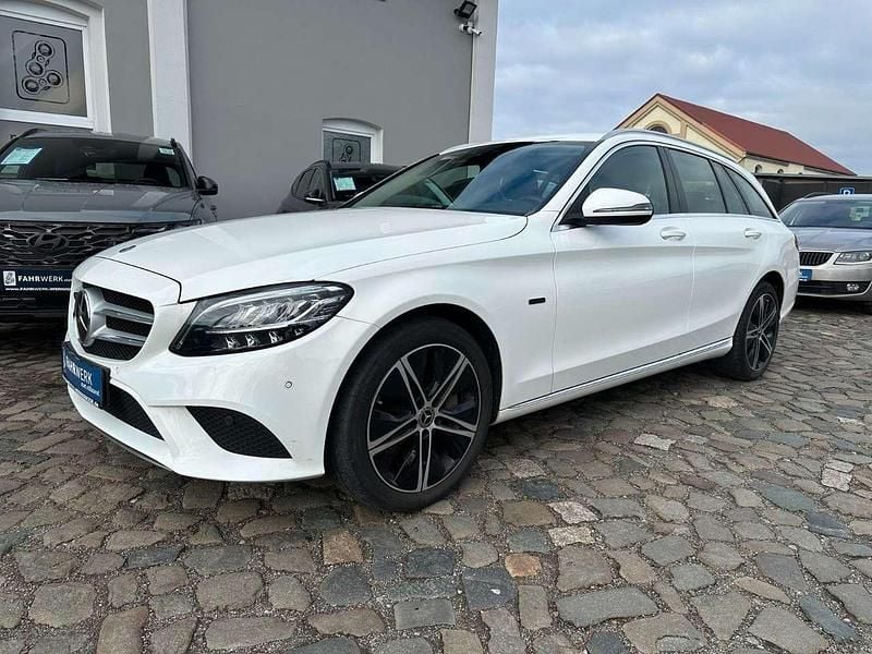 Gebraucht Mercedes C300e Avantgarde 320 PS (235 kW) 2021 Polarweiss Kombi