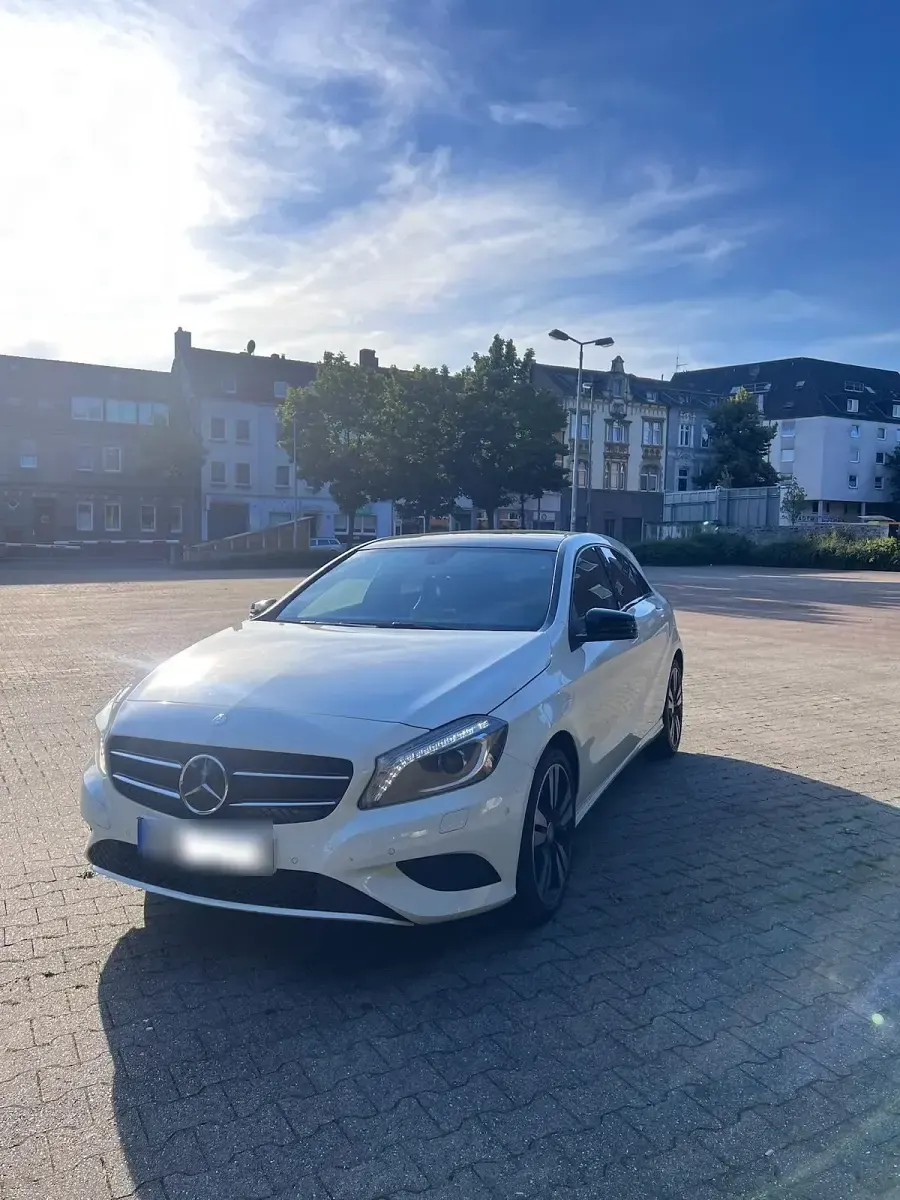Gebraucht Mercedes A200 136 PS (100 kW) 2015 Weiß Kleinwagen