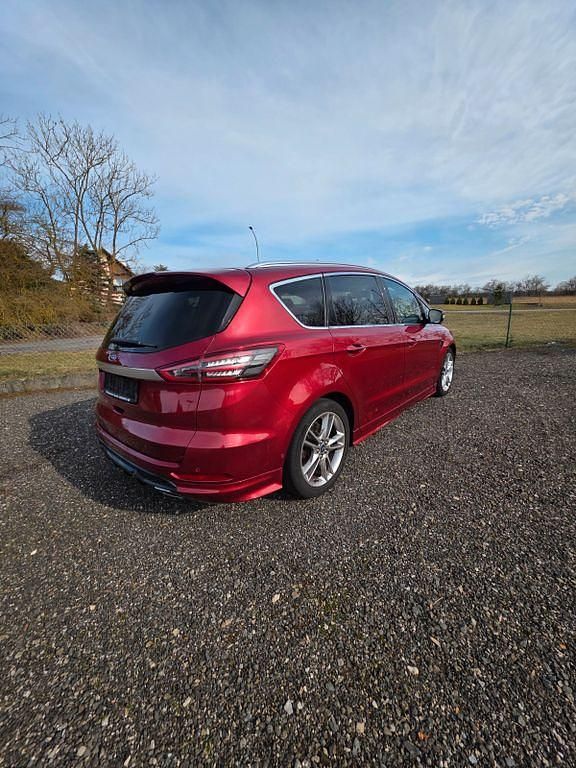 Gebraucht Ford S-MAX Titanium 179 PS (131 kW) 2017 Rot Van / Kleinbus