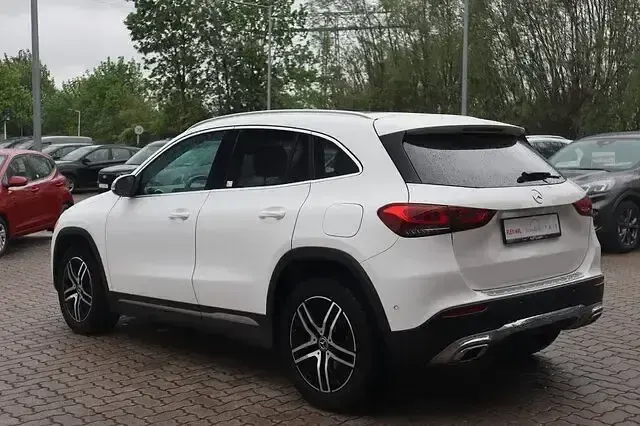 Gebraucht Mercedes GLA200 Progressive 163 PS (119 kW) 2020 Weiß SUV