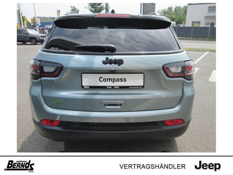 Gebraucht Jeep Compass Limited 181 PS (133 kW) 2022 Azure green/dach schwarz (metallic) SUV