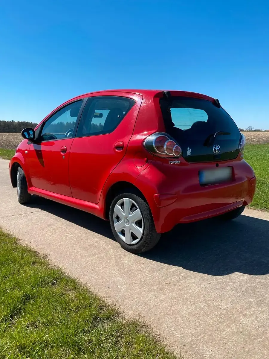 Gebraucht Toyota Aygo 68 PS (50 kW) 2010 Rot Kleinwagen