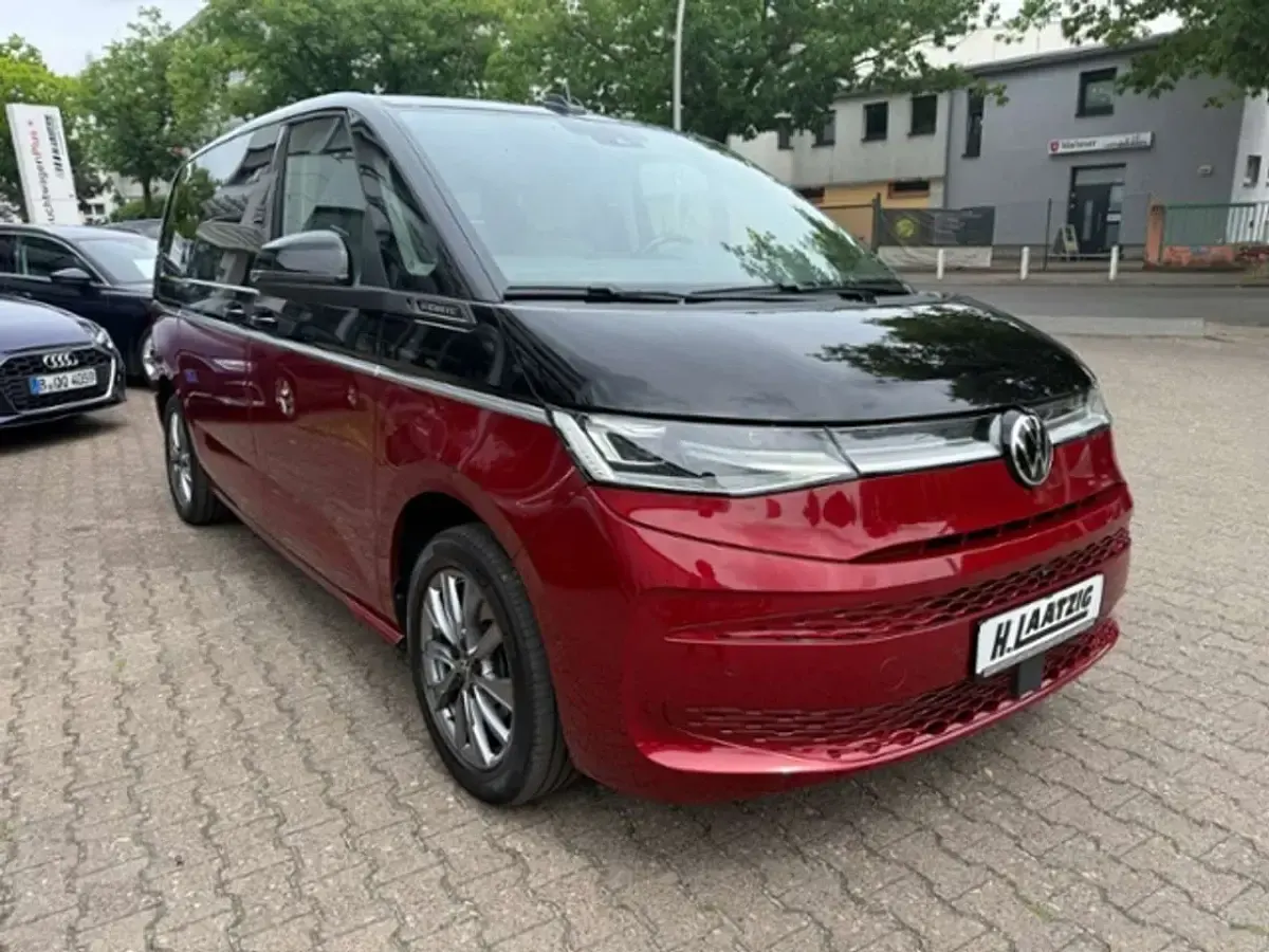 Gebraucht VW Multivan Energetic 150 PS (110 kW) 2022 Deep black perleffekt / forta Van / Kleinbus