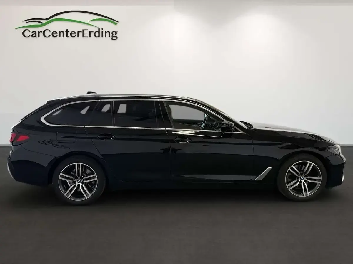 Gebraucht BMW 520 190 PS (139 kW) 2021 Schwarz ii/bonnet fluid black Kombi