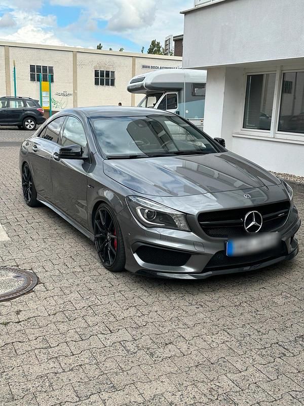 Grau Gebraucht 2014 Mercedes CLA45 AMG AMG Limousine | 25.500 € (Fairer Preis) - Bild 1/4