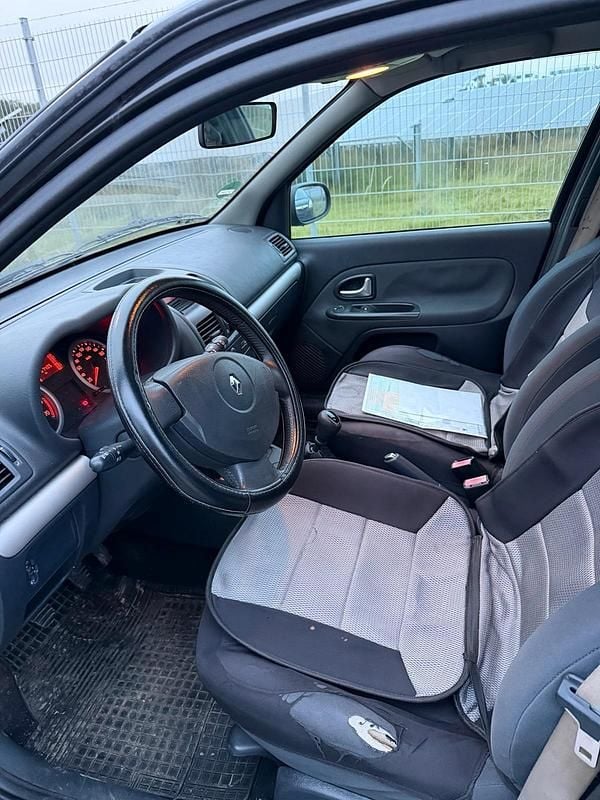 Schwarz Gebraucht 2004 Renault Clio II Kleinwagen | 1.490 € - Bild 1/4