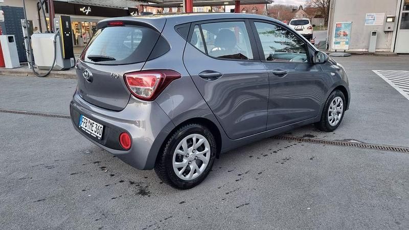 Gebraucht Hyundai i10 67 PS (49 kW) 2017 Grau Kleinwagen