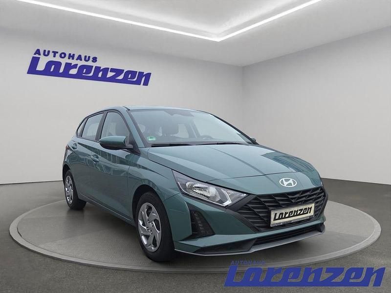 Gebraucht Hyundai i20 Select 92 PS (67 kW) 2025 Grün Kleinwagen