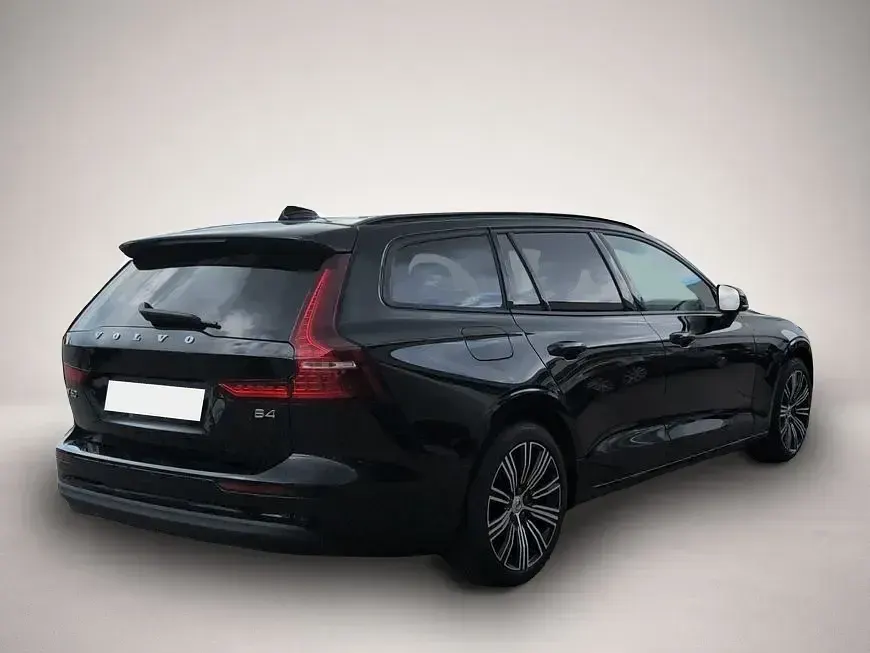 Gebraucht Volvo V60 Core 197 PS (144 kW) 2025 Schwarz Kombi