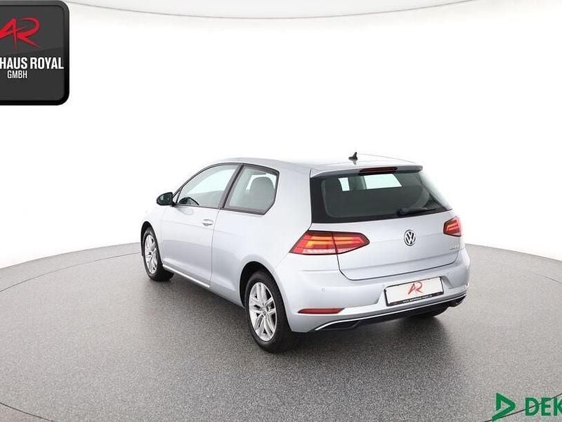 Gebraucht VW Golf VII Comfortline 110 PS (80 kW) 2018 Silber (metallic) Limousine