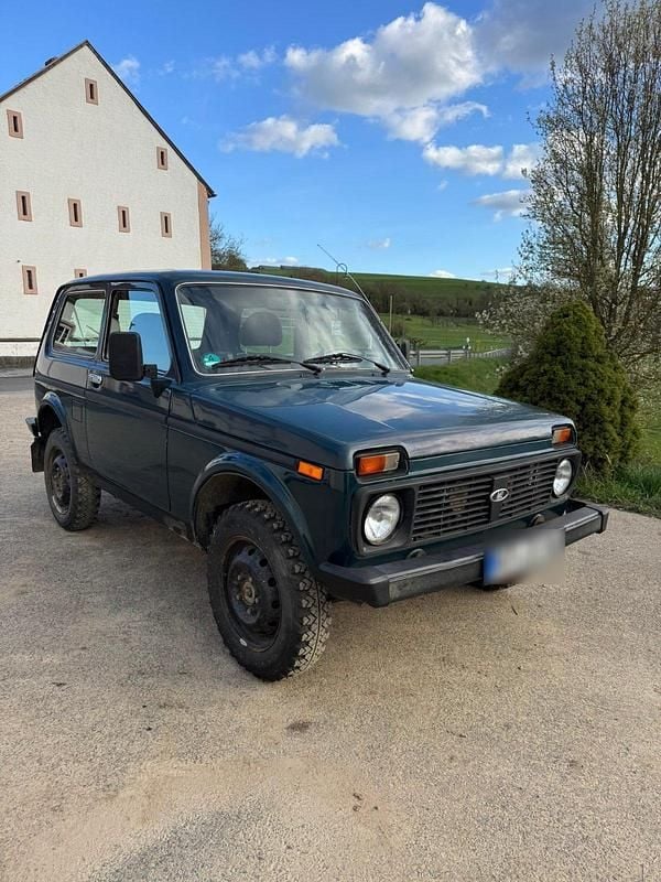 Gebraucht Lada niva 83 PS (61 kW) 2010 Grün SUV