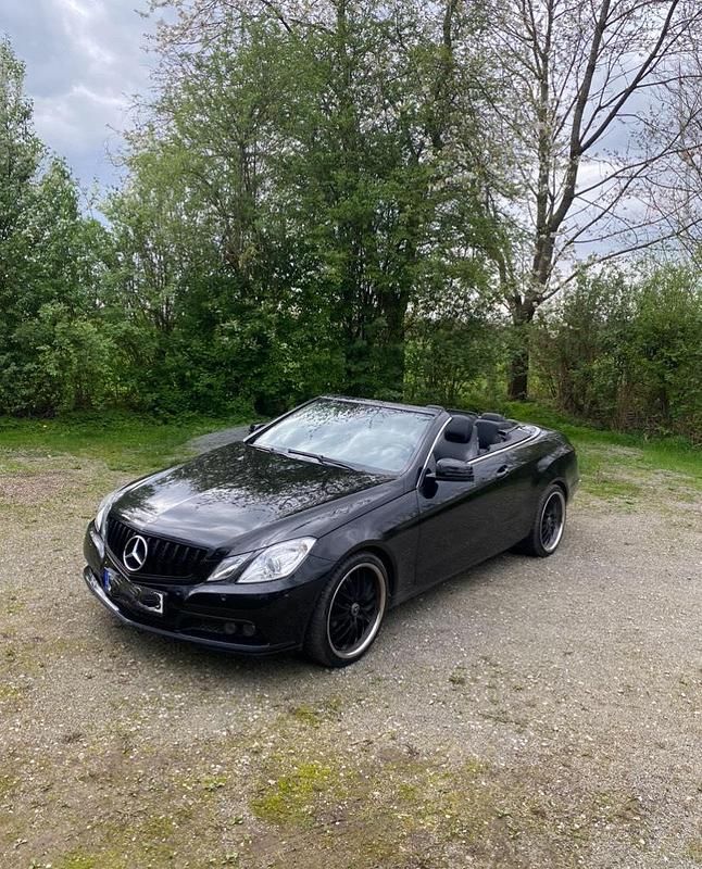 Schwarz Gebraucht 2010 Mercedes E200 Cabrio | 10.000 € (Superpreis) - Bild 1/4