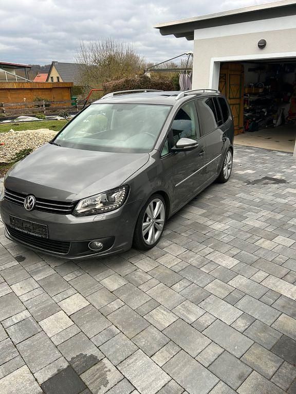 Grau Gebraucht 2011 VW Touran Highline Van / Kleinbus | 7.900 € (Etwas zu teuer) - Bild 1/4