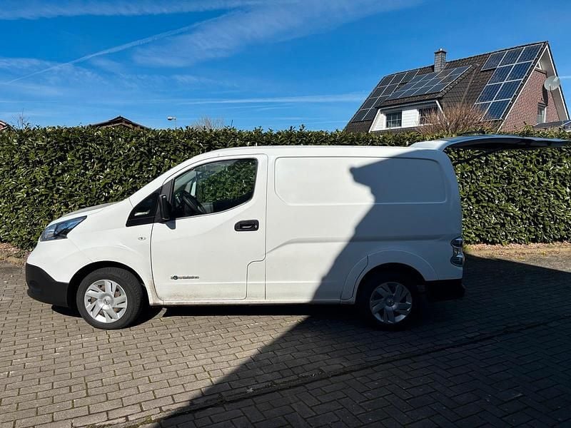 Gebraucht Nissan e-NV200 58 kW (80 PS) 2017 Weiß Van / Kleinbus