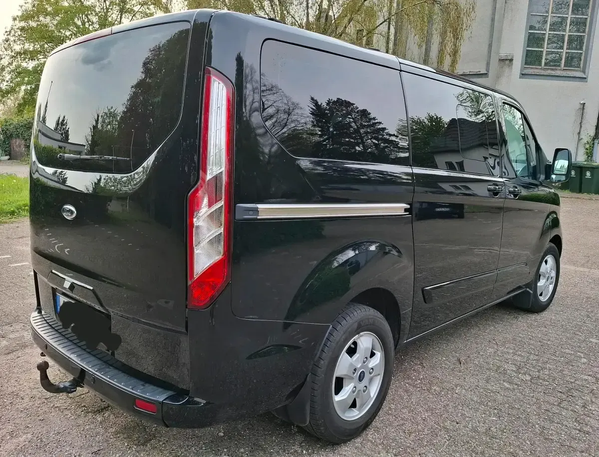 Używany Ford Transit Titanium 170 KM (125 kW) 2017 Czarny Minivan