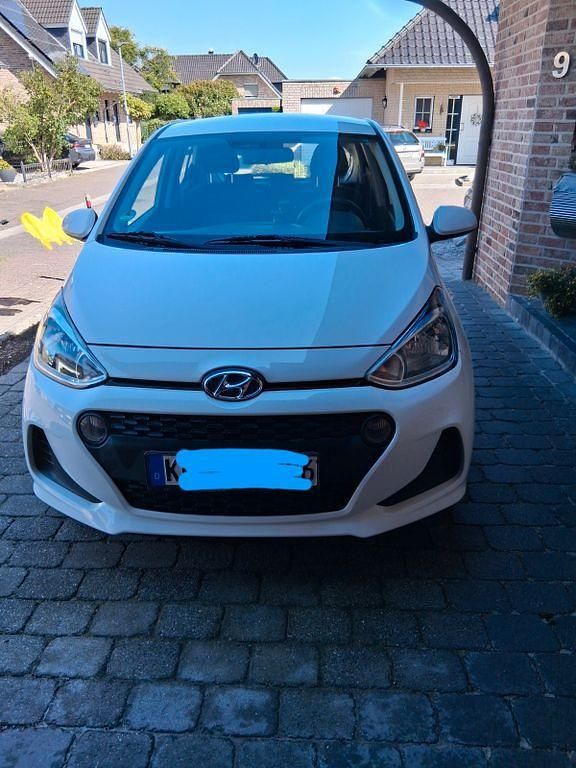 Weiß Gebraucht 2019 Hyundai i10 Trend Kleinwagen | 7.800 € (Guter Preis) - Bild 1/4