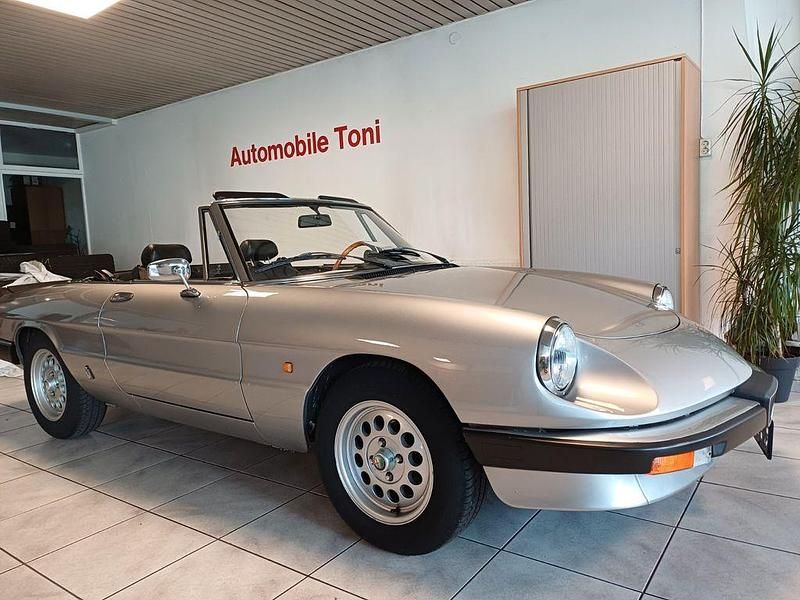Grau Gebraucht 1985 Alfa Romeo Spider Cabrio | 18.990 € - Bild 1/4