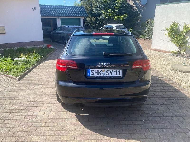 Gebraucht Audi A3 Attraction 125 PS (91 kW) 2011 Schwarz Limousine