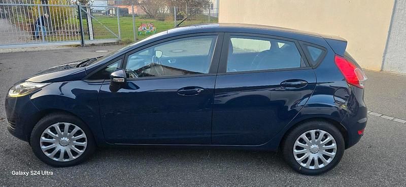 Blau Gebraucht 2017 Ford Fiesta Limousine | 5.000 € (Fairer Preis) - Bild 1/4