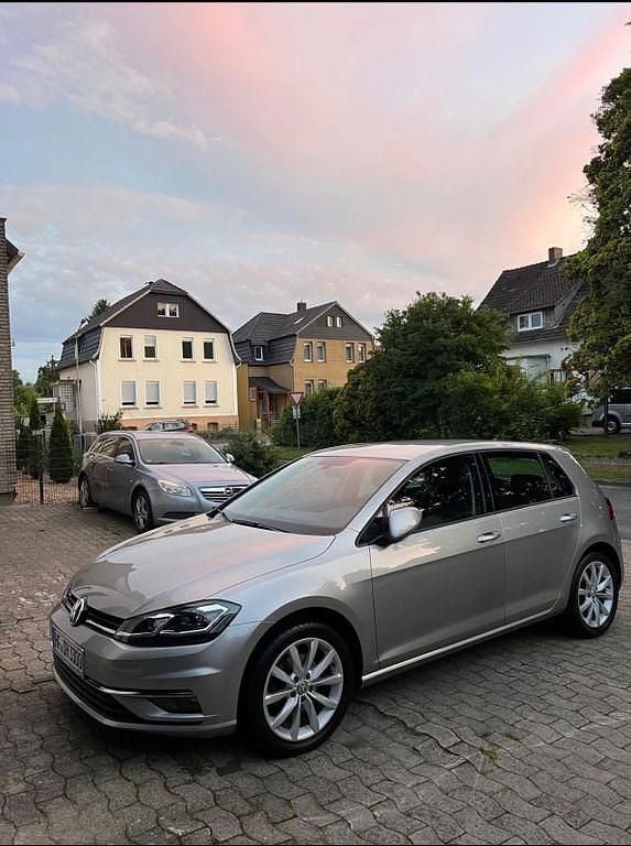 Gebraucht VW Golf VII Highline 125 PS (91 kW) 2017 Grau Limousine