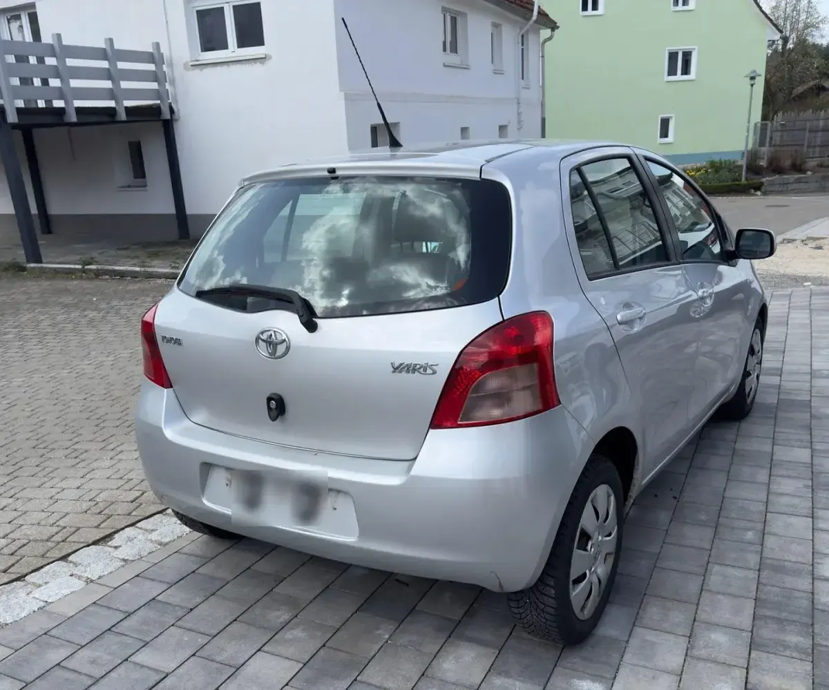 Gebraucht Toyota Yaris 69 PS (50 kW) 2005 Limousine