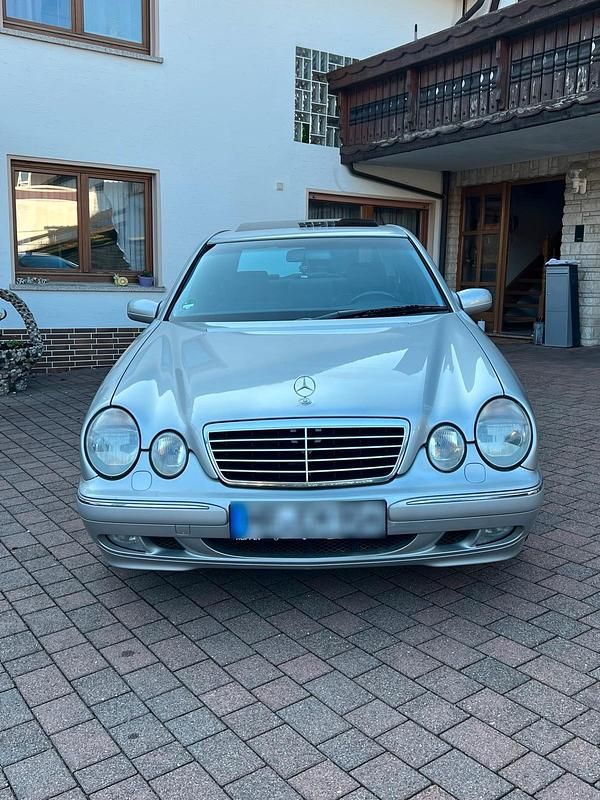 Gebraucht Mercedes E320 Avantgarde 224 PS (164 kW) 2001 Silber Limousine
