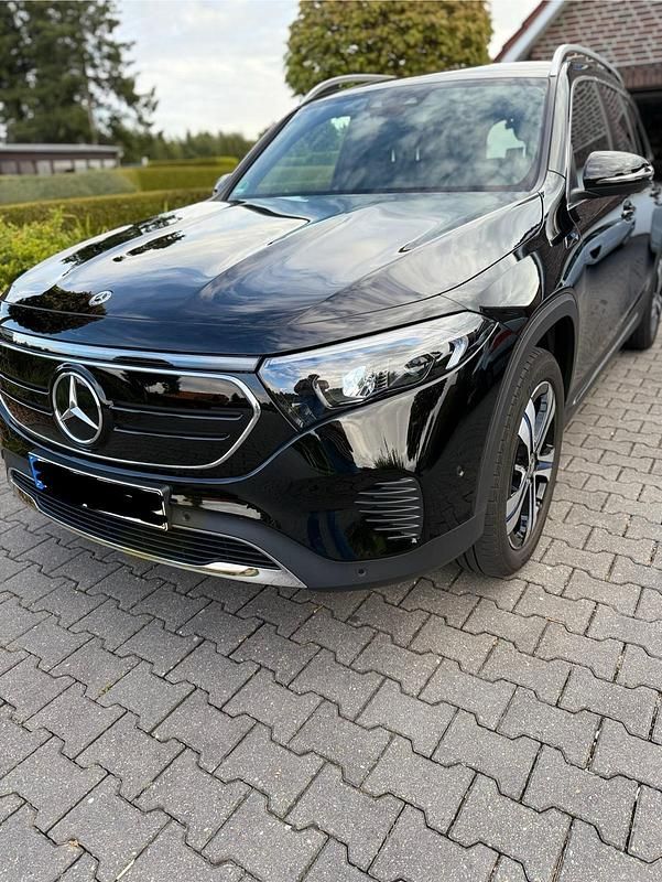 Schwarz Gebraucht 2022 Mercedes EQB250 SUV | 27.990 € (Guter Preis) - Bild 1/4