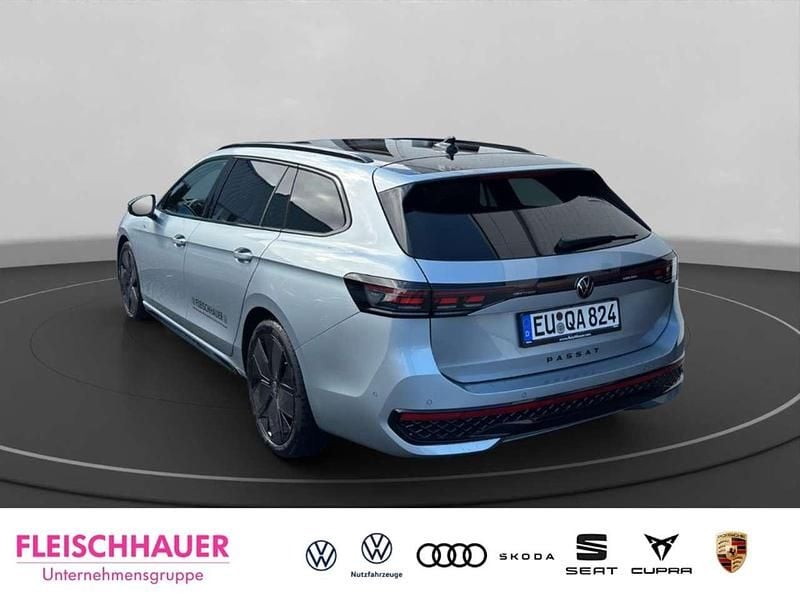 Gebraucht VW Passat R-line 150 PS (110 kW) 2024 Silber Kombi