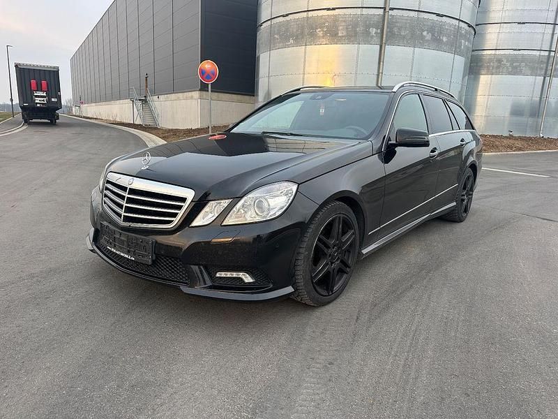 Schwarz Gebraucht 2010 Mercedes E350 AMG Kombi | 6.499 € (Superpreis) - Bild 1/4