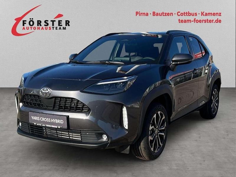 Grau (marlingrau metallic) Neu 2025 Toyota Yaris Cross SUV | 27.661 € (Guter Preis) - Bild 1/4