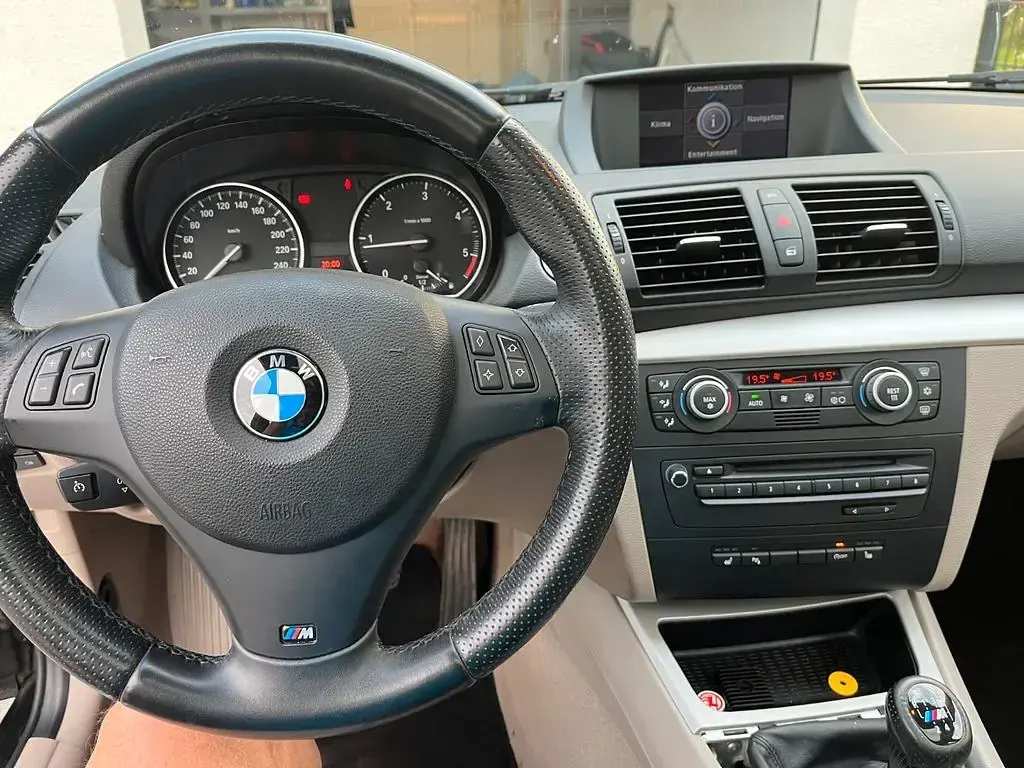 Gebraucht BMW 123 Sport Line 204 PS (150 kW) 2009 Schwarz Kleinwagen