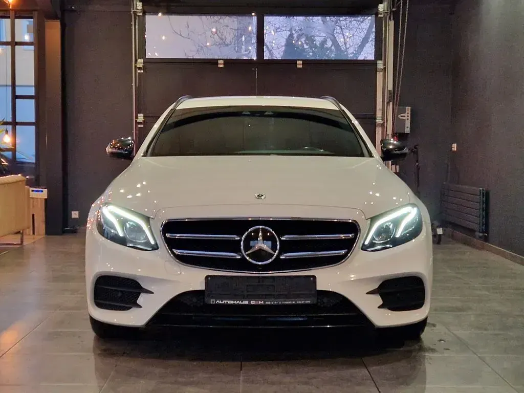 Gebraucht Mercedes E300 AMG line 306 PS (225 kW) 2020 Weiß Limousine