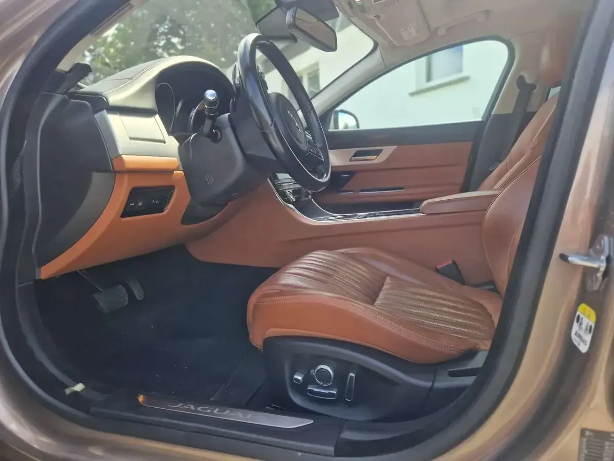 Gebraucht Jaguar XF Portfolio 179 PS (131 kW) 2016 Limousine