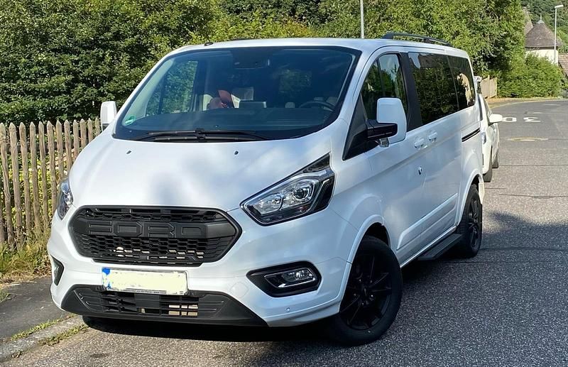 Weiß Gebraucht 2019 Ford Tourneo Custom Limited Van / Kleinbus | 31.111 € - Bild 1/4
