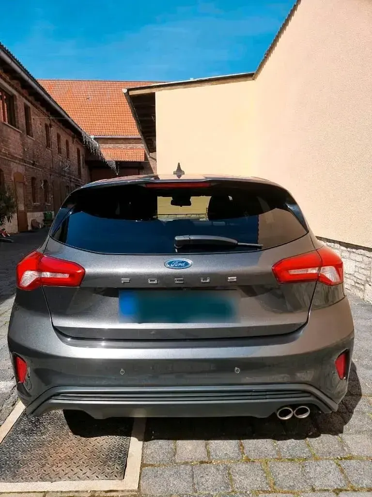 Gebraucht Ford Focus ST-Line 120 PS (88 kW) 2020 Grau Limousine