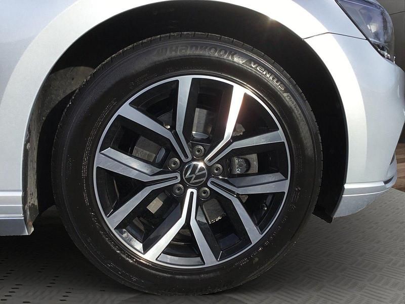 Gebraucht VW Passat Business 150 PS (110 kW) 2023 Silber Kombi